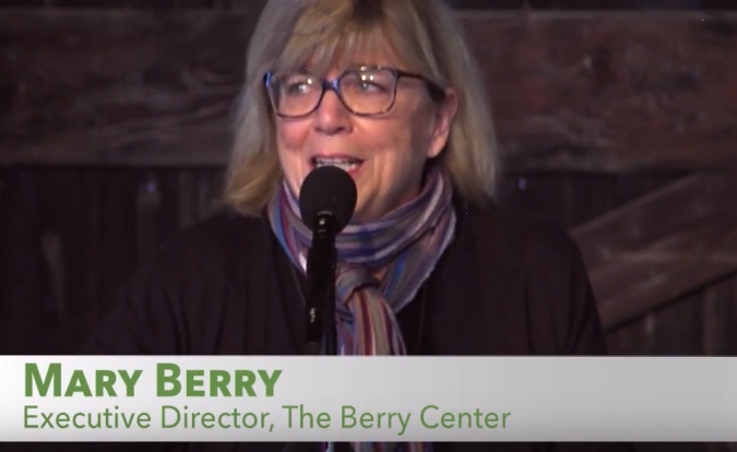 Une éducation pour le « retour à la maison » de jeunes agriculteurs et de leur famille, que faudra-t-il pour remettre en ordre l’Amérique et nos sociétés occidentales ? Histoire de la passion et de l’engagement de la Famille Berry dans la cause agricole — Mary Berry (fille de Wendell) & Matthew Derr